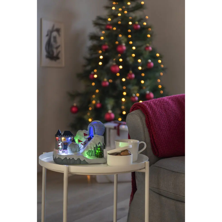 Mechanical Ski Slope Dec, 8 Led, Music, IP20 & B/O 3 x AA