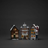 Photograph: B/O 3 small Houses 6 amber Led. Timer 6H USB