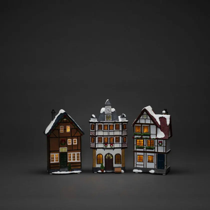 B/O 3 small Houses 6 amber Led. Timer 6H USB