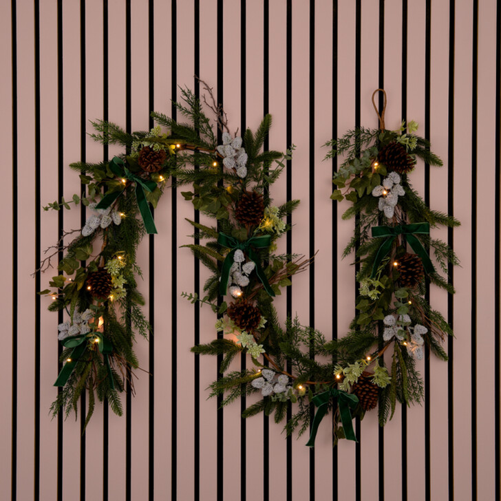 GREEN RIBBON WITH IVY LIT GARLAND 250CM - Battery Operated (3 X AA - Not Included)