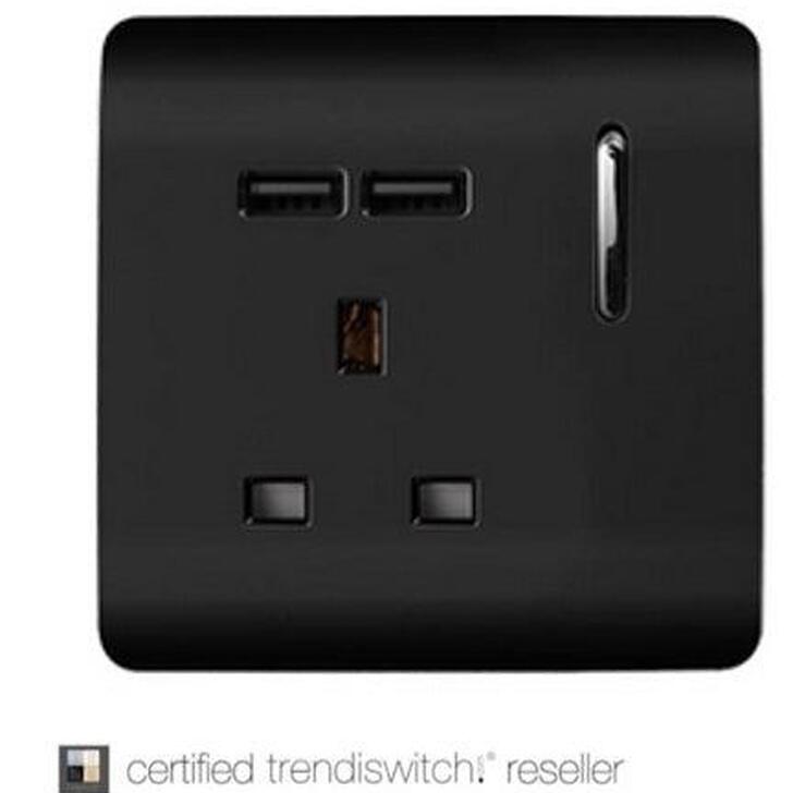 Trendi, Artistic Modern 1 Gang 13Amp Switched Socket With 2 x USB Ports Gloss Black Finish