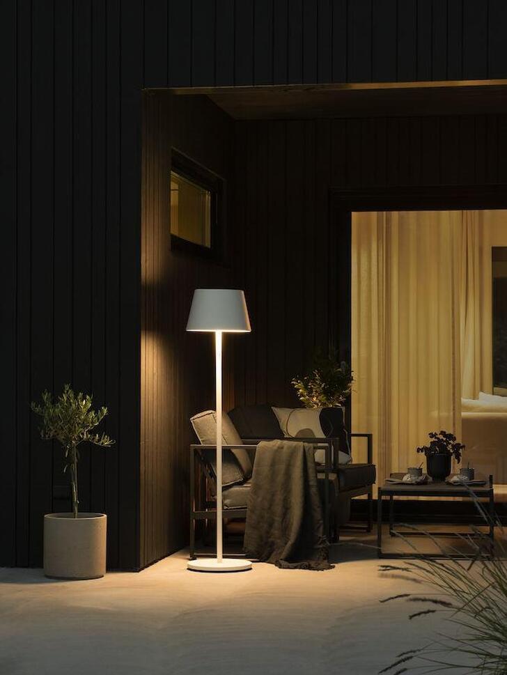 Konstsmide Pomezia Usb Rgb Black Portable Usb Exterior Floor Lamp - IP54 - 2700K/3000K/4000K+RGB