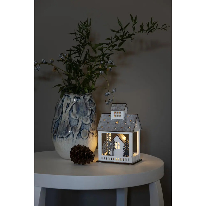 Photograph: B/O Wooden House&Market, white. 10 w.white Led, Tim.6H 2xAA