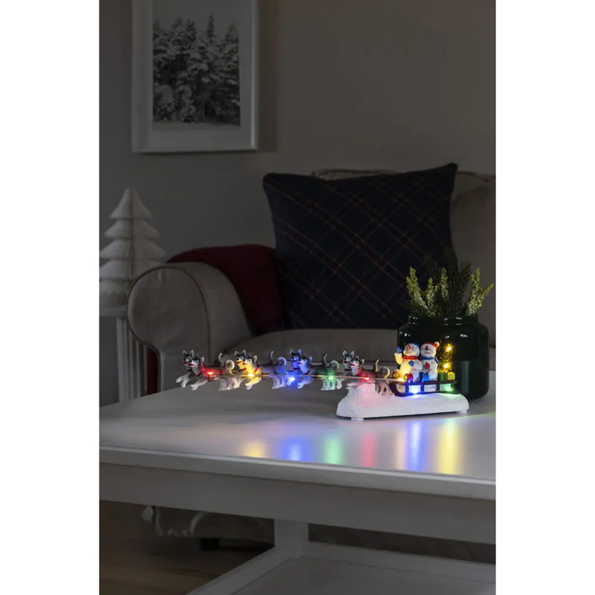 Photograph: Snowmen in Dog Sleigh, 10 Coloured Led, Timer 6H, B/O 2xAAA