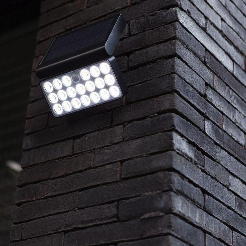 Photograph: Solar Powered Led Floodlight With Pir Motion Sensor In Black - 2700K-6500K, IP44